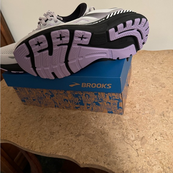 Brooks Adrenaline Woman’s Shoes - Picture 3 of 4